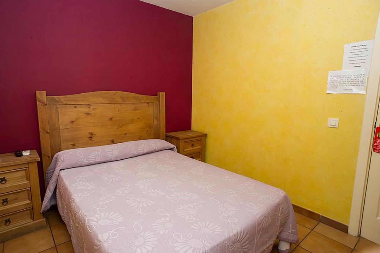 Hostal Velarde Talavera de la Reina Esterno foto